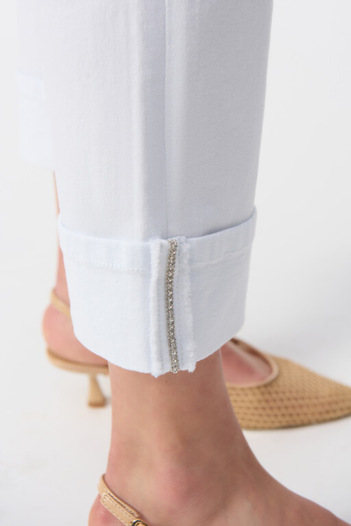 251960 Joseph Ribkoff Slim fit cropped white jeans1.jpg